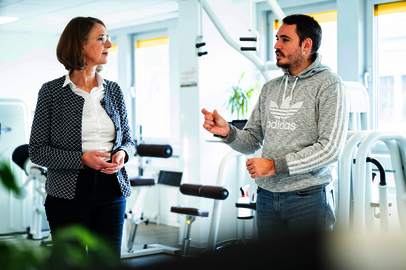 Susanne Tölzel, EAA Wiesbaden, im Gespräch mit Arbeitgeber Felix Schwieger