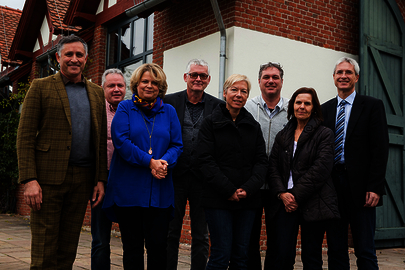Dr. S. Ries, R. Hergt, M. Kisker, R. Blinn, K. Kressel, M. Reimann, H. Elsner-Büttner, R. Geßner (v.l.) Gruppenbild auf dem Gelände der Orangerie Aukamm