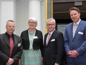 Thomas Niermann (v.l.), Fachbereichsleiter des LWV Hessen Integrationsamtes, mit Stellvertreterin Rosita Schlembach neben Jürgen Kümpel, Geschäftsführer im Haus der nordhessischen Arbeitgeberverbände, und Dr. Arnold Müller, Leiter der Rechtsabteilung beim Arbeitgeberverband (Foto: Pressestelle Haus der Arbeitgeberverbände)