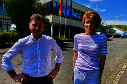 Thomas Fischer und Personalchefin Silke Dittmeier Thomas Fischer und Personalchefin Silke Dittmeier auf dem Firmengelände