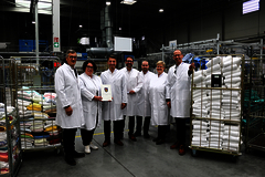 Gruppenfoto von der Bescheidübergabe mit BWMK-Geschäftsführern, LWV-Landesdirektorin, Landrat sowie Projekt- und Produktionsleitern