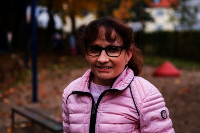 Marianne Marks im Außenbereich