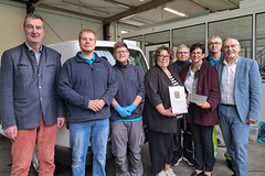 (v.l.): bdks-Vorstand Prof. Gerrit Jungk, A. Kübler, F. Lichau (beide bdks – integra), LWV-Landesdirektorin Susanne Simmler, P. Lehmann (integra), Geschäftsführerin Silvia Kann-Staudt, Th. Recker (integra), Landrat A. Siebert. (Foto: Lieberknecht) Gruppenfoto von der Übergabe des Bewilligungsbescheids